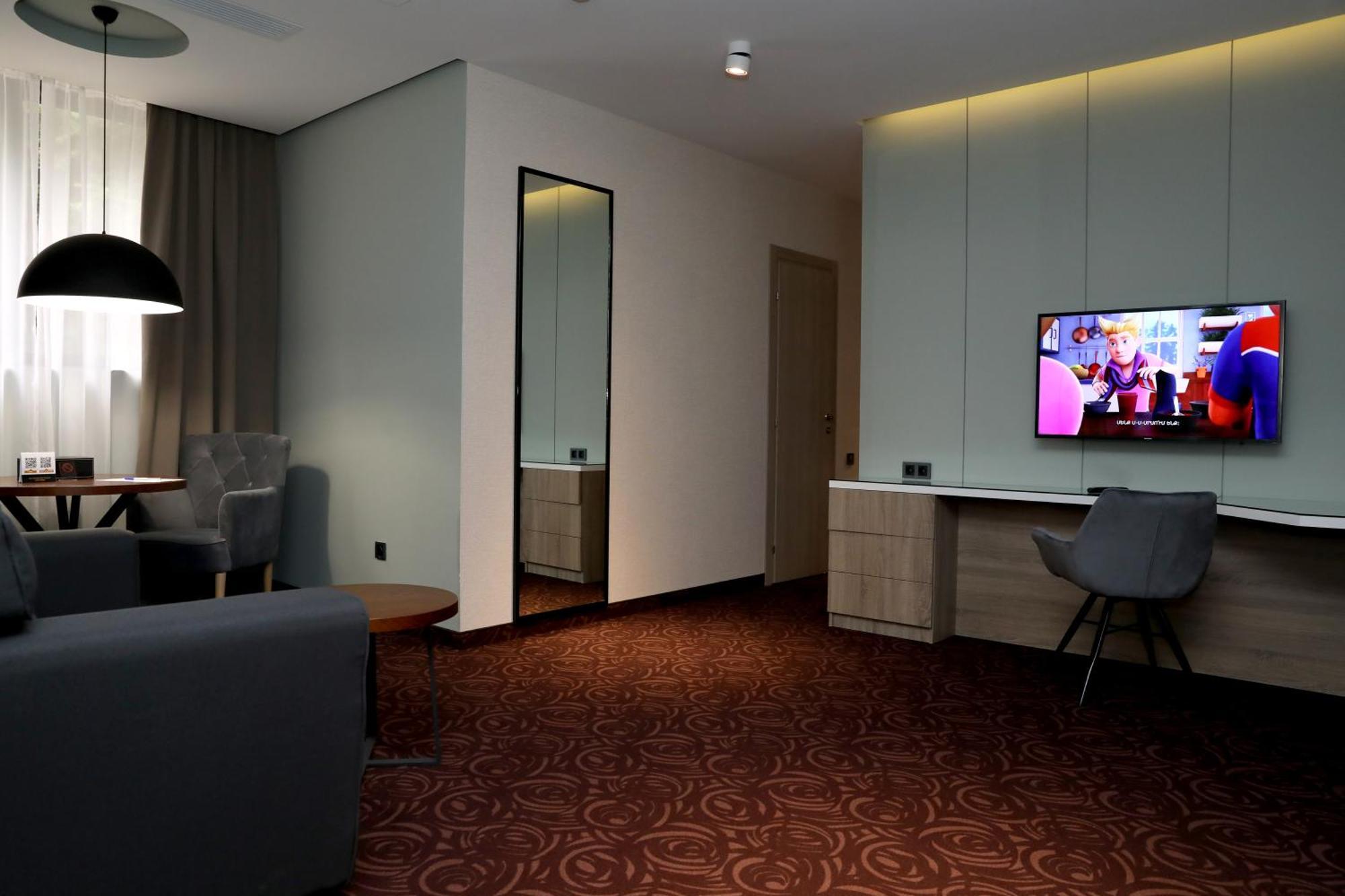 Best Western Plus Paradise Hotel Dilidzjan Buitenkant foto